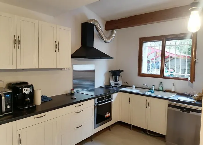 Holiday home La Taurelle, Maison T3 Climatisee Avec Terrasse Au Coeur De Gallargues-le-Montueux